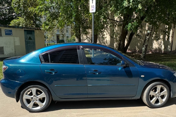 Прокат авто mazda 3 эконом класса 2007 года в городе Москва Бабушкинская от 1800 руб./сутки, передний привод, двигатель: бензин, объем 1.6 литров, ОСАГО (Впишу в полис), без водителя, недорого - RentRide