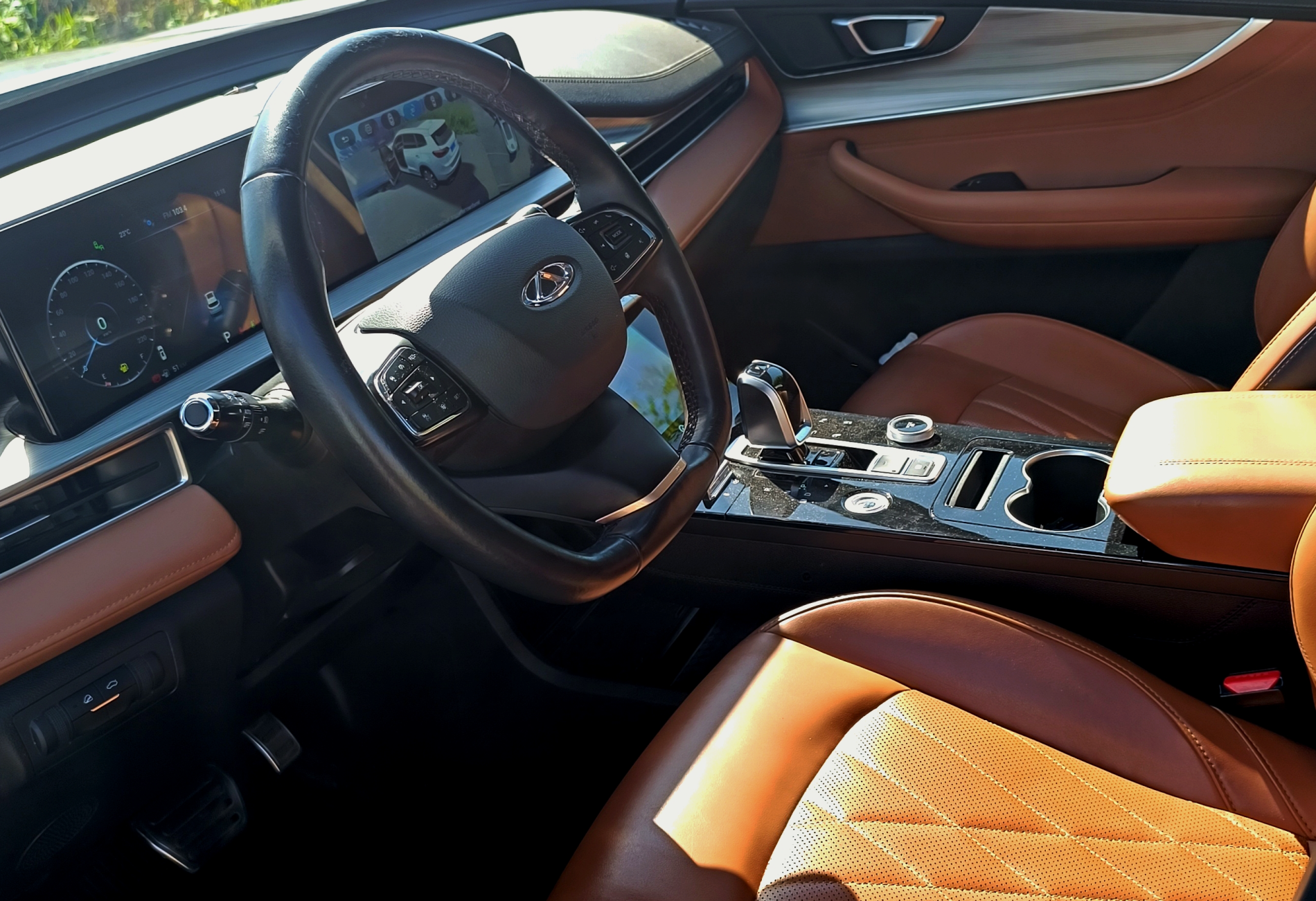 Аренда chery tiggo-8-pro-max комфорт класса 2022 года в городе Москва от 4400 руб./сутки, полный привод, двигатель: бензин, объем 2 литра, ОСАГО (Впишу в полис), без водителя, недорого, вид 4 - RentRide