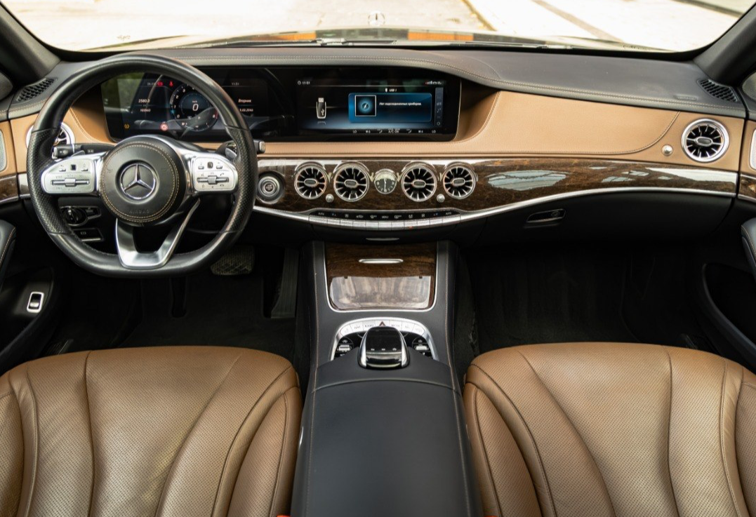 Аренда mercedes-benz s-klass премиум класса 2018 года в городе Москва Лермонтовский проспект от 15900 руб./сутки, полный привод, двигатель: бензин, объем 4 литра, ОСАГО (Мультидрайв), без водителя, недорого, вид 4 - RentRide