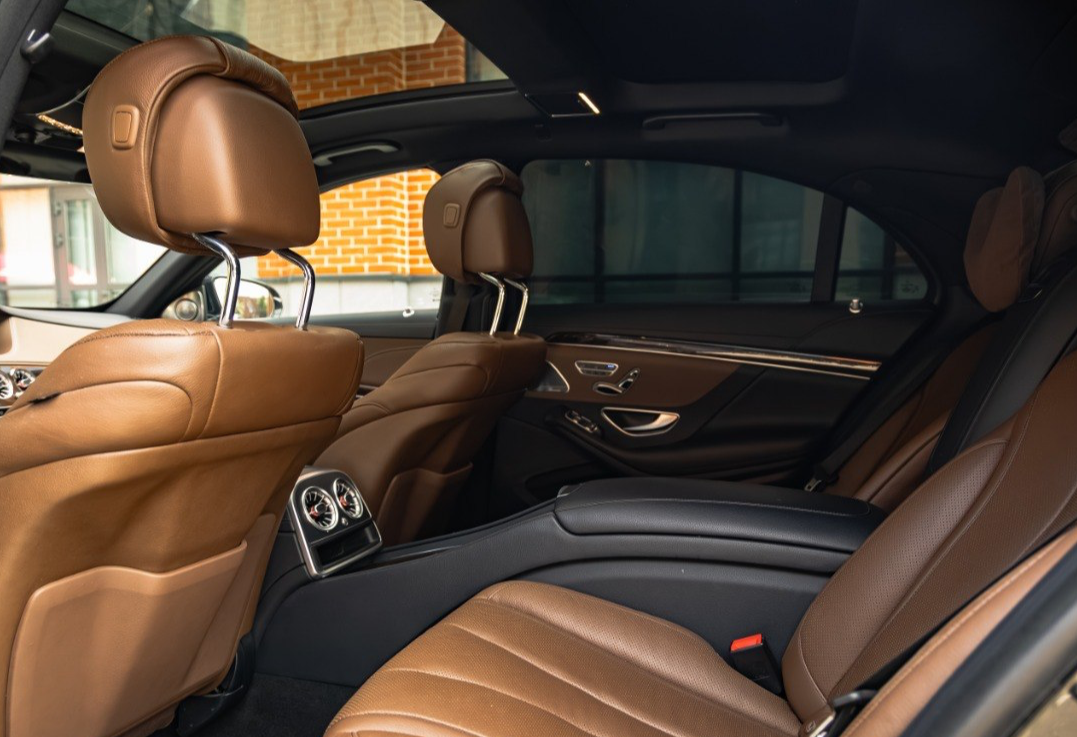 Аренда mercedes-benz s-klass премиум класса 2018 года в городе Москва Лермонтовский проспект от 15900 руб./сутки, полный привод, двигатель: бензин, объем 4 литра, ОСАГО (Мультидрайв), без водителя, недорого, вид 8 - RentRide