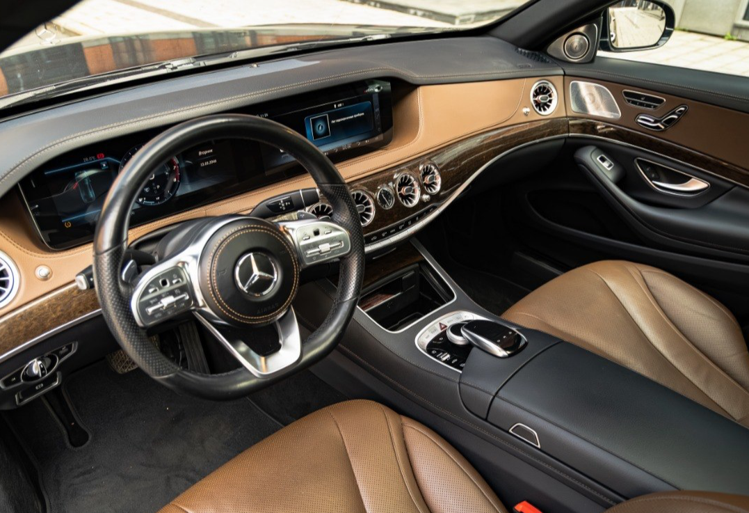 Аренда mercedes-benz s-klass премиум класса 2018 года в городе Москва Лермонтовский проспект от 15900 руб./сутки, полный привод, двигатель: бензин, объем 4 литра, ОСАГО (Мультидрайв), без водителя, недорого, вид 5 - RentRide