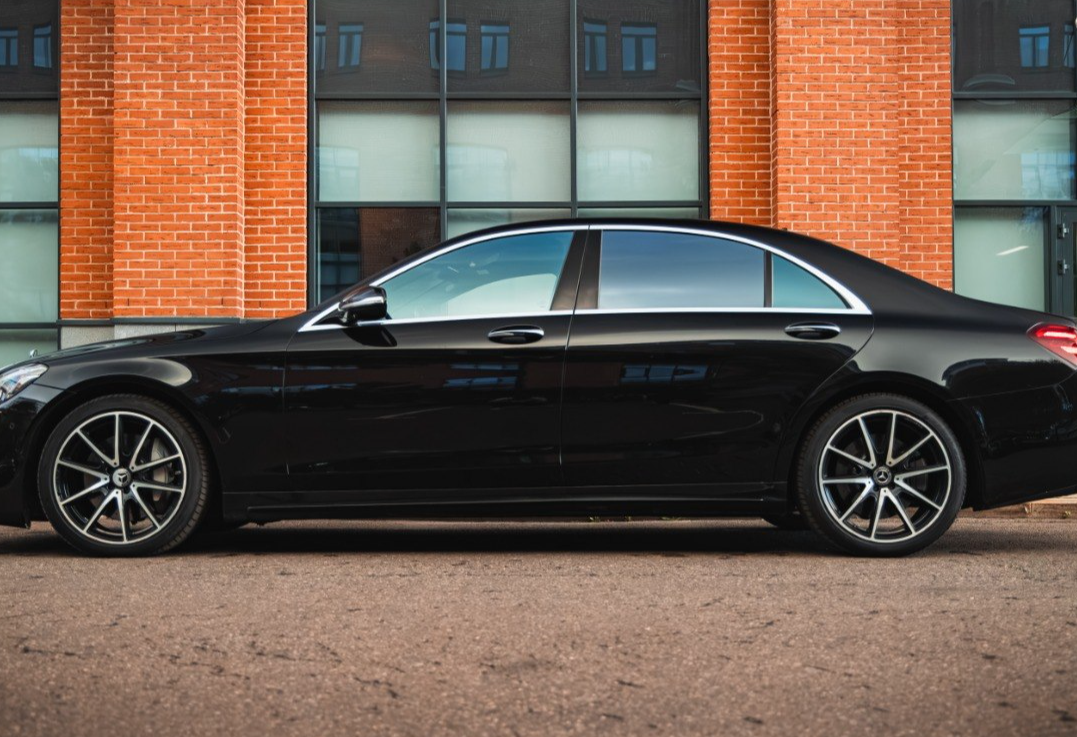Аренда mercedes-benz s-klass премиум класса 2018 года в городе Москва Лермонтовский проспект от 15900 руб./сутки, полный привод, двигатель: бензин, объем 4 литра, ОСАГО (Мультидрайв), без водителя, недорого, вид 4 - RentRide