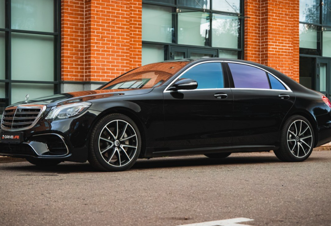 Аренда mercedes-benz s-klass премиум класса 2018 года в городе Москва Лермонтовский проспект от 15900 руб./сутки, полный привод, двигатель: бензин, объем 4 литра, ОСАГО (Мультидрайв), без водителя, недорого - RentRide