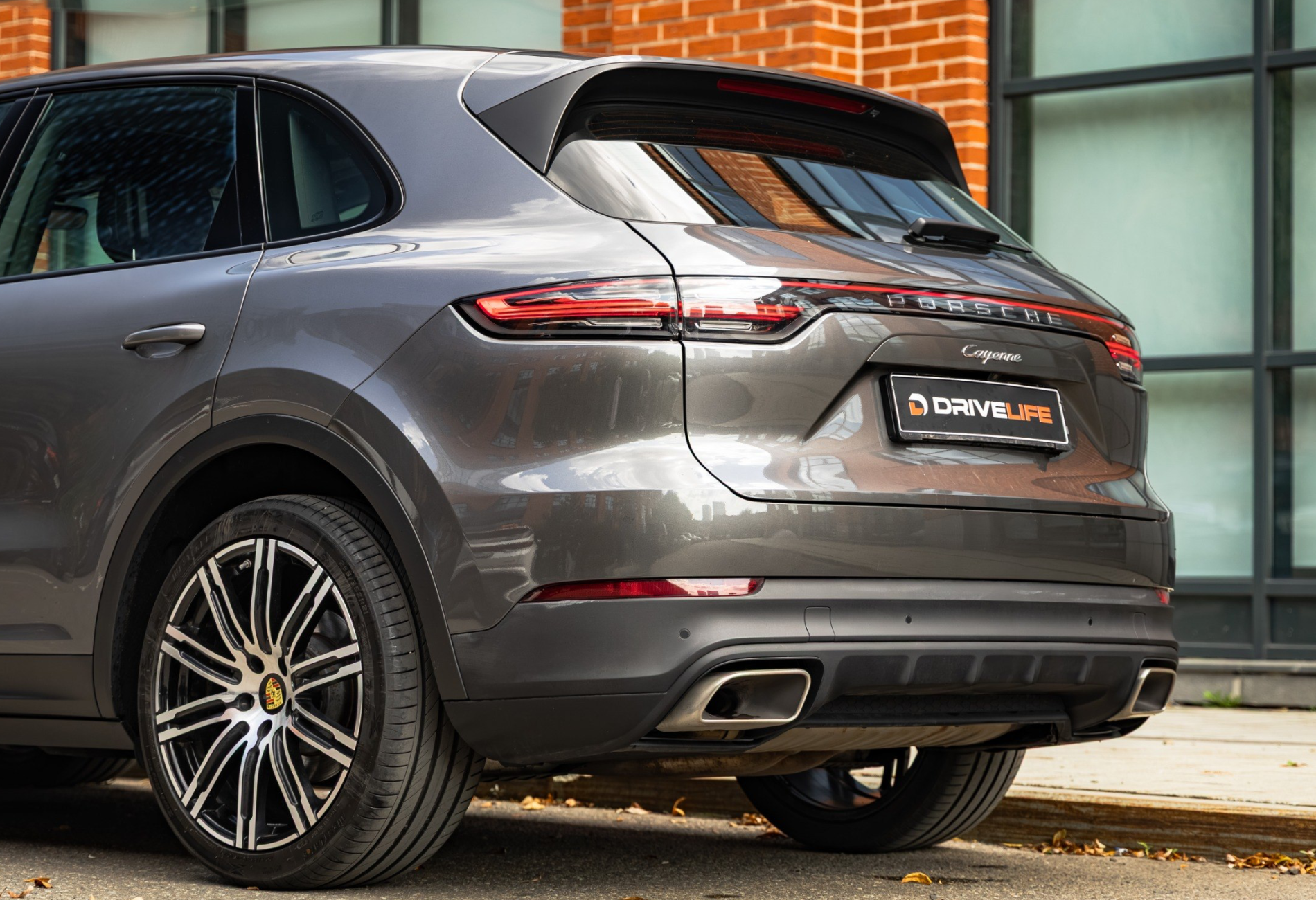 Аренда porsche cayenne премиум класса 2021 года в городе Москва Лермонтовский проспект от 15900 руб./сутки, полный привод, двигатель: бензин, объем 3 литра, ОСАГО (Мультидрайв), без водителя, недорого, вид 4 - RentRide