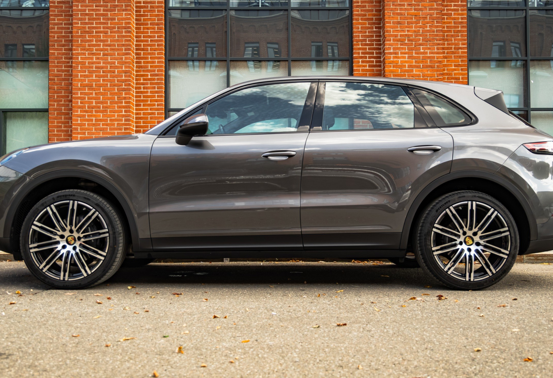 Аренда porsche cayenne премиум класса 2021 года в городе Москва Лермонтовский проспект от 15900 руб./сутки, полный привод, двигатель: бензин, объем 3 литра, ОСАГО (Мультидрайв), без водителя, недорого, вид 3 - RentRide