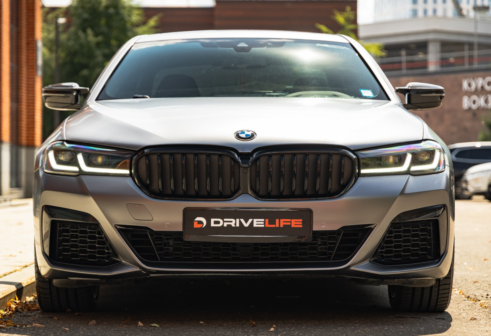 Аренда bmw 5-serii премиум класса 2022 года в городе Москва Лермонтовский проспект от 12900 руб./сутки, задний привод, двигатель: бензин, объем 3 литра, ОСАГО (Мультидрайв), без водителя, недорого, вид 2 - RentRide