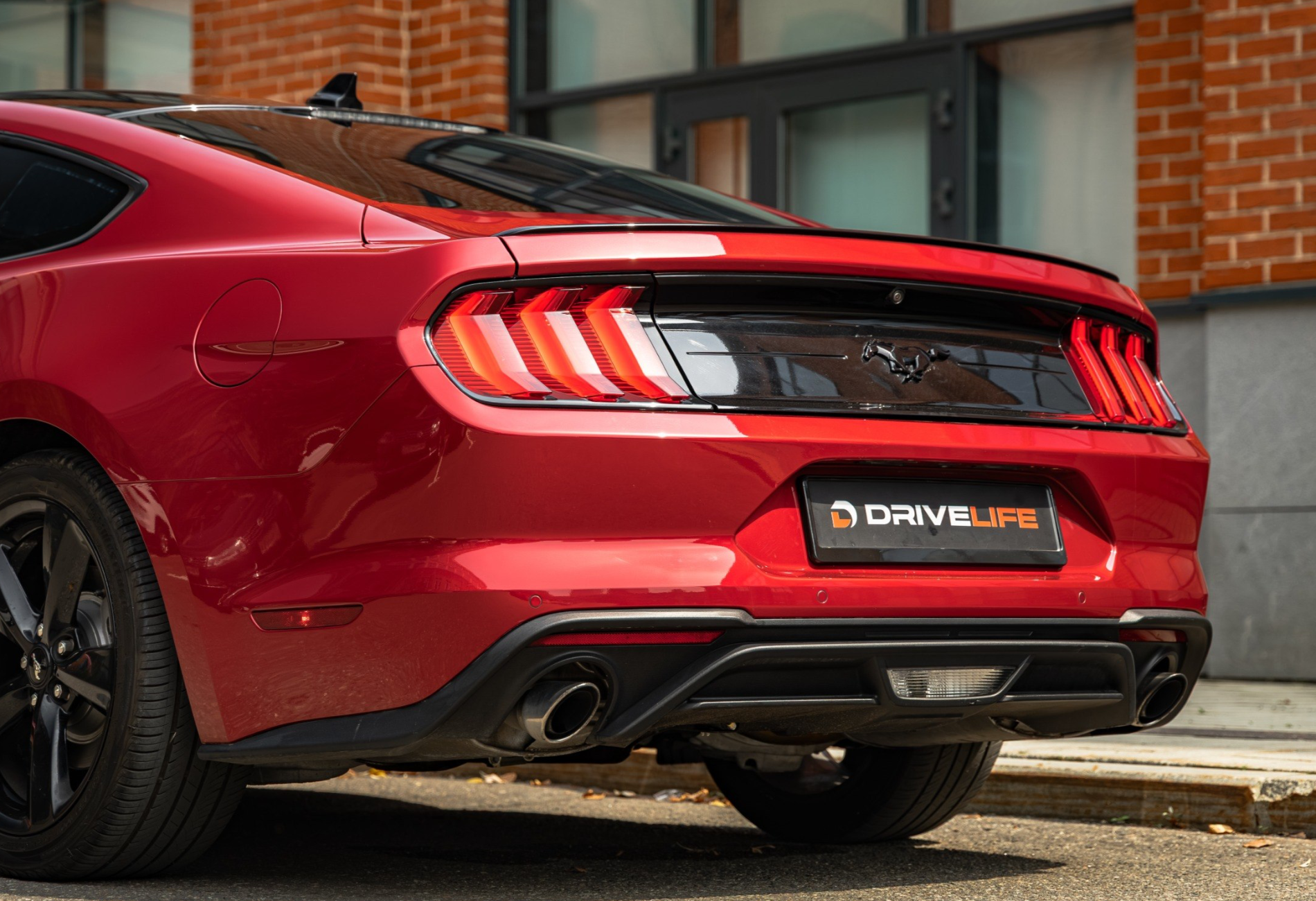 Аренда ford mustang бизнес класса 2022 года в городе Москва Лермонтовский проспект от 8900 руб./сутки, задний привод, двигатель: бензин, объем 2.3 литра, ОСАГО (Мультидрайв), без водителя, недорого, вид 5 - RentRide