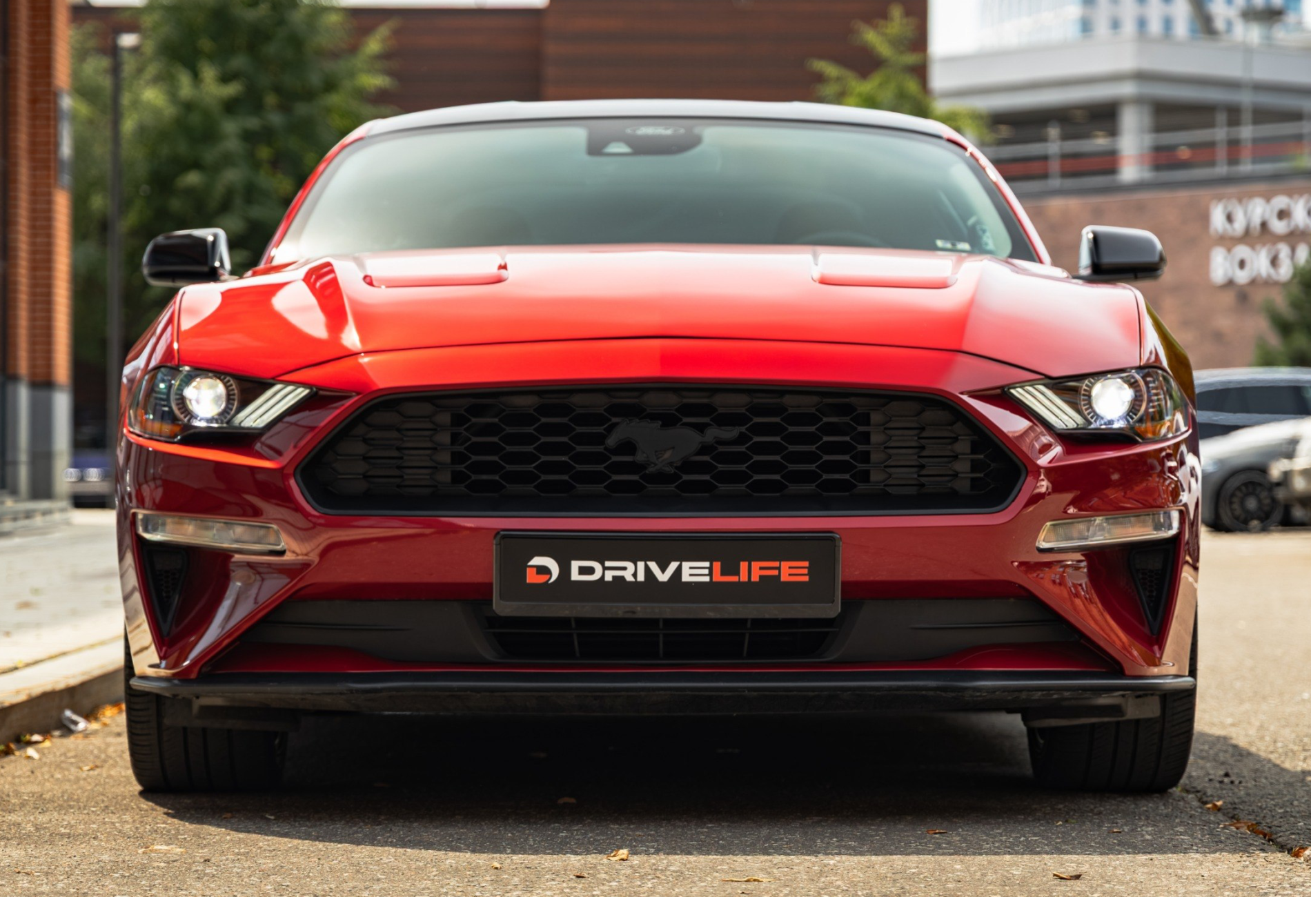 Аренда ford mustang бизнес класса 2022 года в городе Москва Лермонтовский проспект от 8900 руб./сутки, задний привод, двигатель: бензин, объем 2.3 литра, ОСАГО (Мультидрайв), без водителя, недорого, вид 2 - RentRide