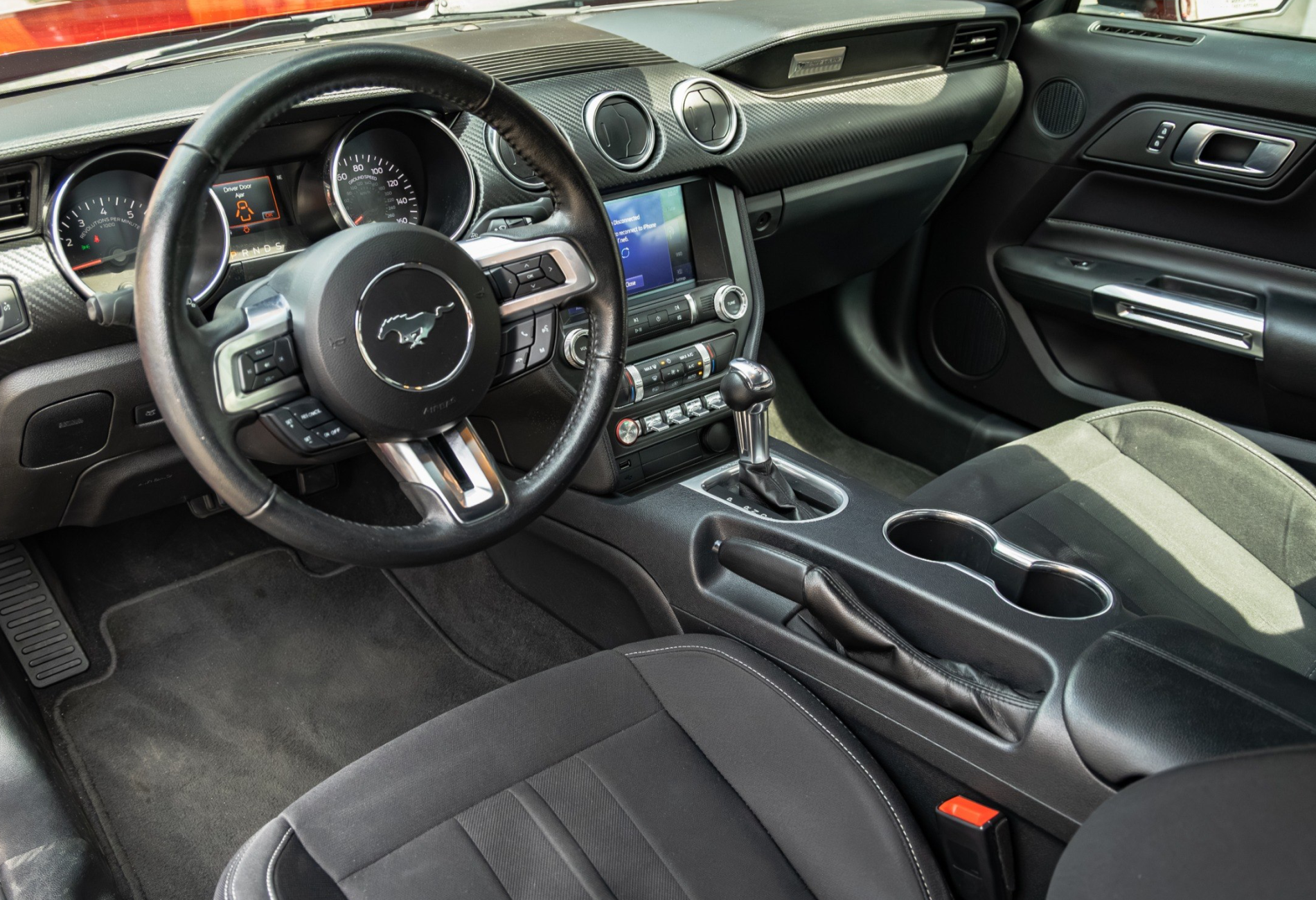 Аренда ford mustang бизнес класса 2022 года в городе Москва Лермонтовский проспект от 8900 руб./сутки, задний привод, двигатель: бензин, объем 2.3 литра, ОСАГО (Мультидрайв), без водителя, недорого, вид 7 - RentRide