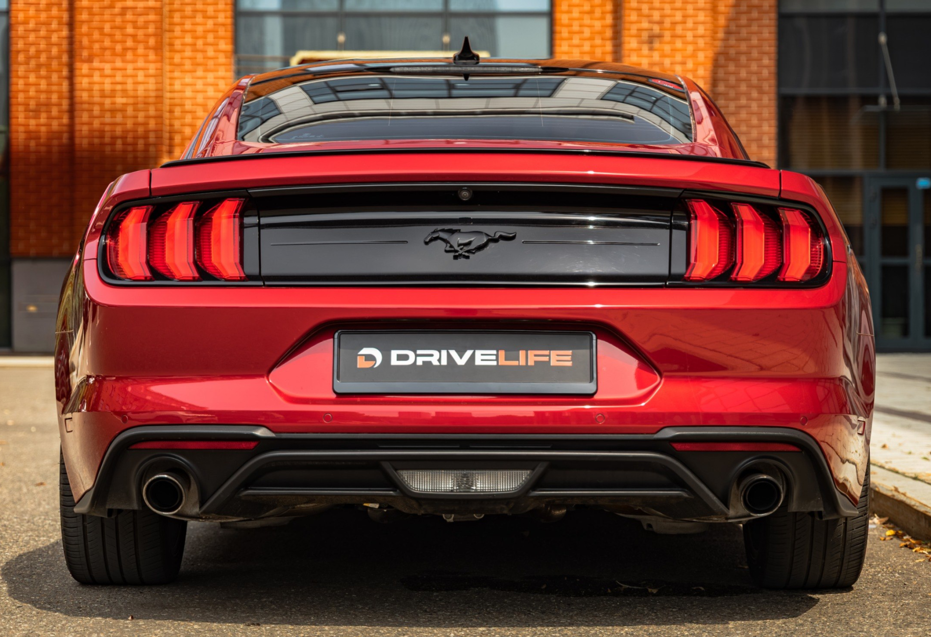 Аренда ford mustang бизнес класса 2022 года в городе Москва Лермонтовский проспект от 8900 руб./сутки, задний привод, двигатель: бензин, объем 2.3 литра, ОСАГО (Мультидрайв), без водителя, недорого, вид 6 - RentRide