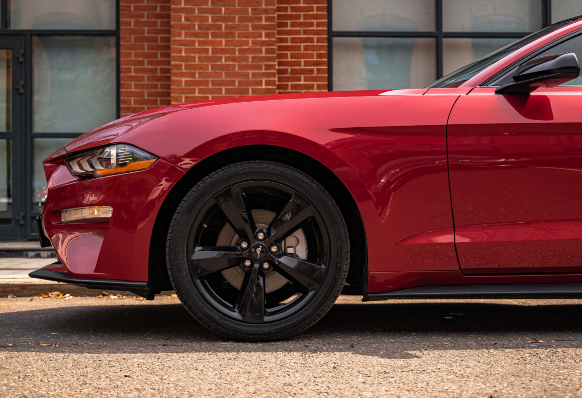 Аренда ford mustang бизнес класса 2022 года в городе Москва Лермонтовский проспект от 8900 руб./сутки, задний привод, двигатель: бензин, объем 2.3 литра, ОСАГО (Мультидрайв), без водителя, недорого, вид 3 - RentRide