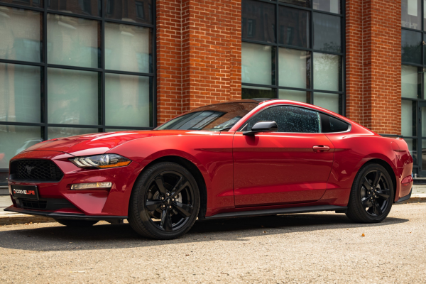 Прокат авто ford mustang бизнес класса 2022 года в городе Москва Лермонтовский проспект от 8900 руб./сутки, задний привод, двигатель: бензин, объем 2.3 литра, ОСАГО (Мультидрайв), без водителя, недорого - RentRide