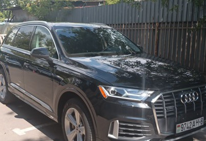 Аренда audi q7 бизнес класса 2022 года в городе Москва Волгоградский проспект от 7840 руб./сутки, полный привод, двигатель: бензин, объем 3000 литров, ОСАГО (Мультидрайв), без водителя, недорого - RentRide