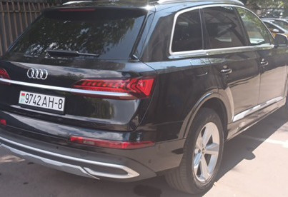 Аренда audi q7 бизнес класса 2022 года в городе Москва Волгоградский проспект от 7840 руб./сутки, полный привод, двигатель: бензин, объем 3000 литров, ОСАГО (Мультидрайв), без водителя, недорого, вид 3 - RentRide