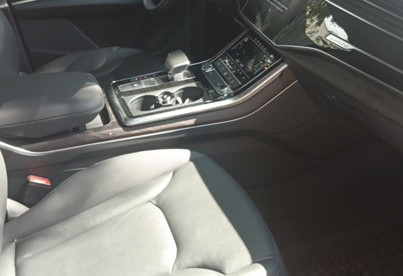 Аренда audi q7 бизнес класса 2022 года в городе Москва Волгоградский проспект от 7840 руб./сутки, полный привод, двигатель: бензин, объем 3000 литров, ОСАГО (Мультидрайв), без водителя, недорого, вид 7 - RentRide