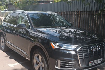 Прокат авто audi q7 бизнес класса 2022 года в городе Москва Волгоградский проспект от 7840 руб./сутки, полный привод, двигатель: бензин, объем 3000 литров, ОСАГО (Мультидрайв), без водителя, недорого - RentRide