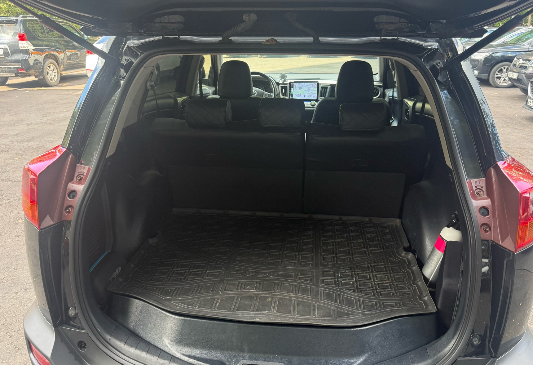 Аренда toyota rav4 комфорт класса 2014 года в городе Москва Проспект Вернадского от 2500 руб./сутки, полный привод, двигатель: бензин, объем 2.5 литров, ОСАГО (Мультидрайв), без водителя, недорого, вид 5 - RentRide