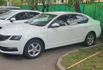 Аренда skoda octavia 2018 года в городе Москва Нагорная от 2960 руб./сутки, передний привод, двигатель: бензин, объем 1.6 литров, ОСАГО (Впишу в полис), без водителя, недорого, вид 3 - RentRide