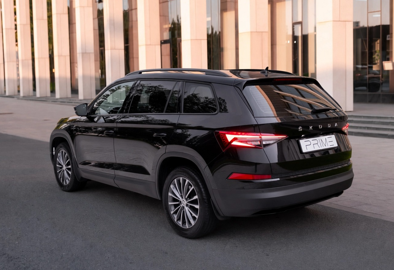 Аренда skoda kodiaq комфорт класса 2022 года в городе Москва Тульская от 6900 руб./сутки, полный привод, двигатель: бензин, объем 1.4 литра, каско (Мультидрайв), ОСАГО (Мультидрайв), без водителя, недорого, вид 4 - RentRide