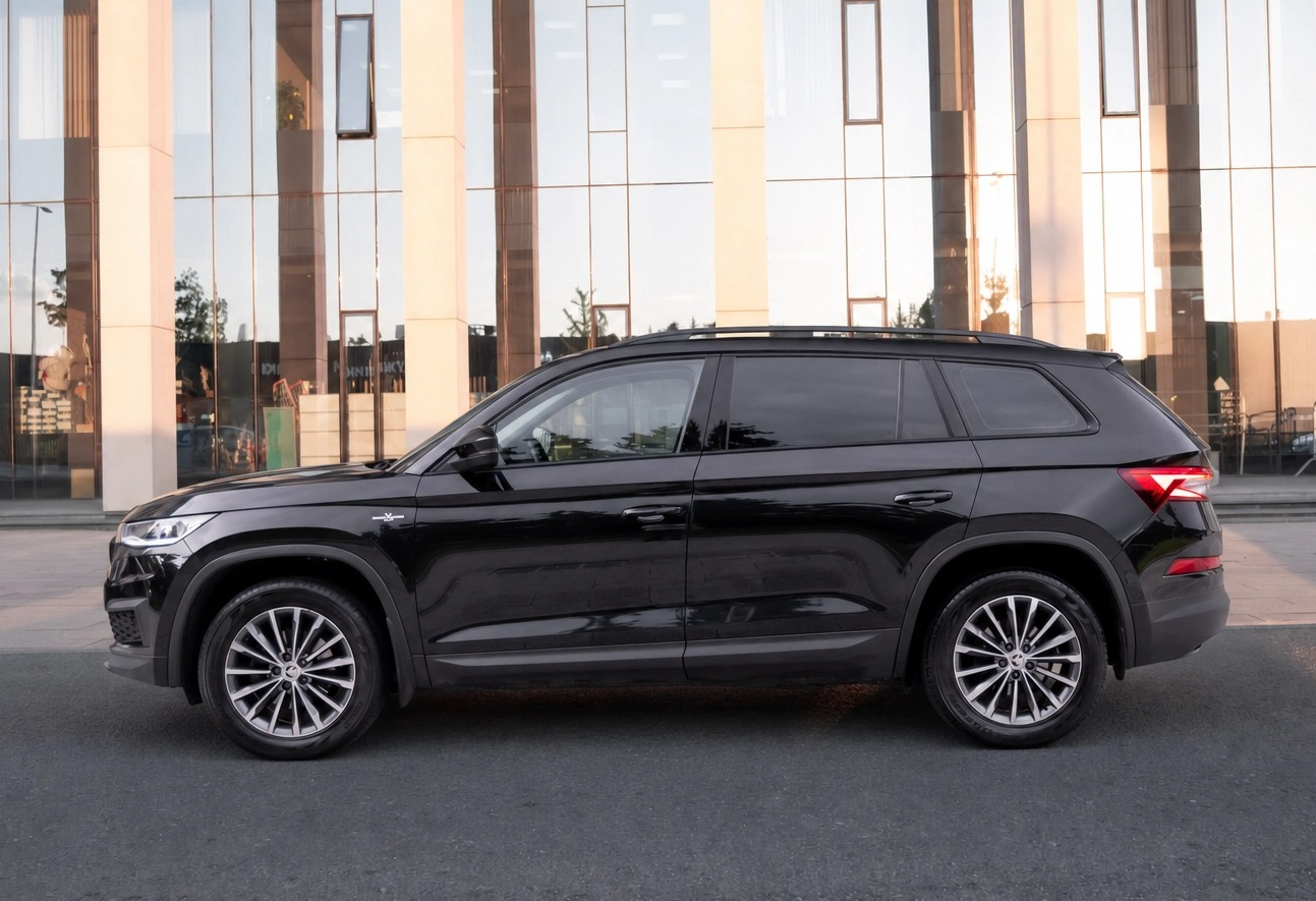 Аренда skoda kodiaq комфорт класса 2022 года в городе Москва Тульская от 6900 руб./сутки, полный привод, двигатель: бензин, объем 1.4 литра, каско (Мультидрайв), ОСАГО (Мультидрайв), без водителя, недорого, вид 3 - RentRide
