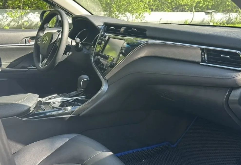 Аренда toyota camry комфорт класса 2020 года в городе Москва Нагорная от 4720 руб./сутки, передний привод, двигатель: бензин, объем 2 литра, ОСАГО (Впишу в полис), без водителя, недорого, вид 7 - RentRide