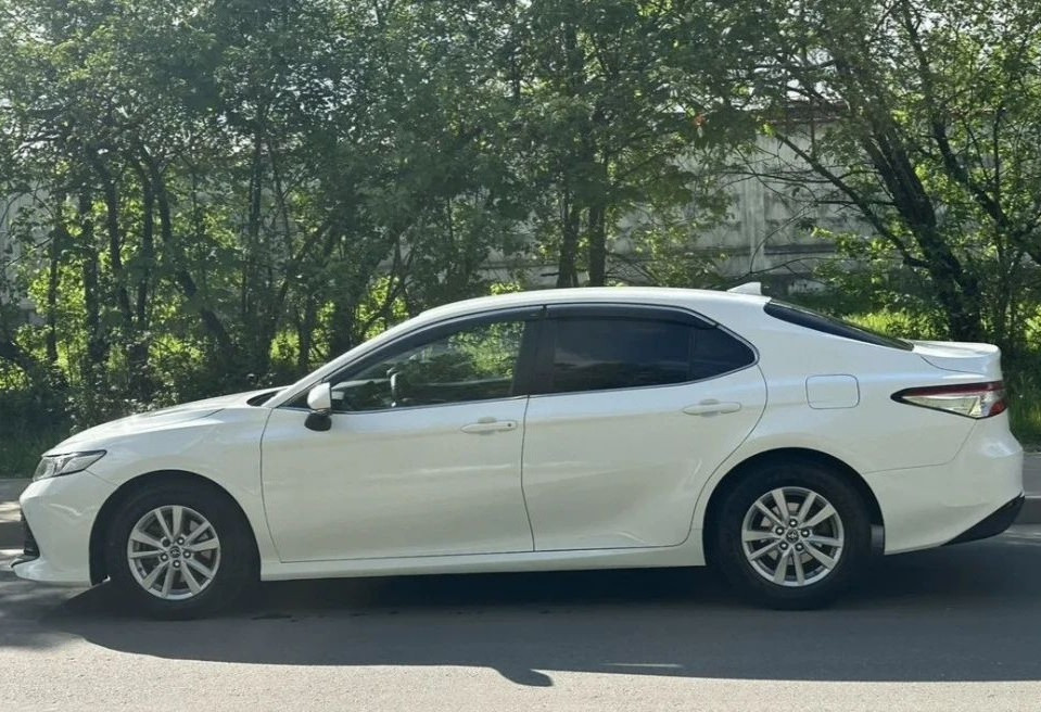Аренда toyota camry комфорт класса 2020 года в городе Москва Нагорная от 4720 руб./сутки, передний привод, двигатель: бензин, объем 2 литра, ОСАГО (Впишу в полис), без водителя, недорого, вид 3 - RentRide