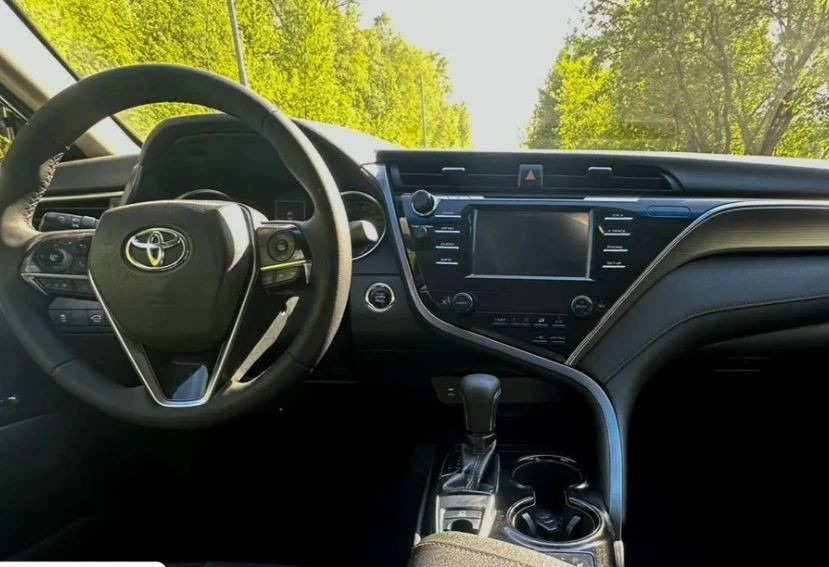 Аренда toyota camry комфорт класса 2020 года в городе Москва Нагорная от 4720 руб./сутки, передний привод, двигатель: бензин, объем 2 литра, ОСАГО (Впишу в полис), без водителя, недорого, вид 6 - RentRide