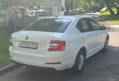 Аренда skoda octavia эконом класса 2017 года в городе Москва Нагорная от 3040 руб./сутки, передний привод, двигатель: бензин, объем 1.6 литров, ОСАГО (Впишу в полис), без водителя, недорого, вид 3 - RentRide
