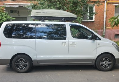 Аренда hyundai h-1 2012 года в городе Москва Нагорная от 5600 руб./сутки, задний привод, двигатель: дизель, объем 2.5 литров, ОСАГО (Впишу в полис), без водителя, недорого, вид 7 - RentRide