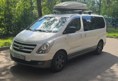 Аренда hyundai h-1 2012 года в городе Москва Нагорная от 5600 руб./сутки, задний привод, двигатель: дизель, объем 2.5 литров, ОСАГО (Впишу в полис), без водителя, недорого, вид 2 - RentRide
