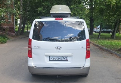 Аренда hyundai h-1 2012 года в городе Москва Нагорная от 5600 руб./сутки, задний привод, двигатель: дизель, объем 2.5 литров, ОСАГО (Впишу в полис), без водителя, недорого, вид 5 - RentRide