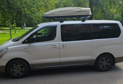 Аренда hyundai h-1 2012 года в городе Москва Нагорная от 5600 руб./сутки, задний привод, двигатель: дизель, объем 2.5 литров, ОСАГО (Впишу в полис), без водителя, недорого, вид 3 - RentRide