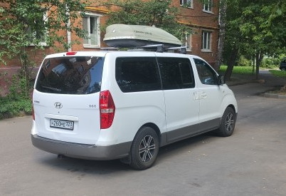 Аренда hyundai h-1 2012 года в городе Москва Нагорная от 5600 руб./сутки, задний привод, двигатель: дизель, объем 2.5 литров, ОСАГО (Впишу в полис), без водителя, недорого, вид 6 - RentRide