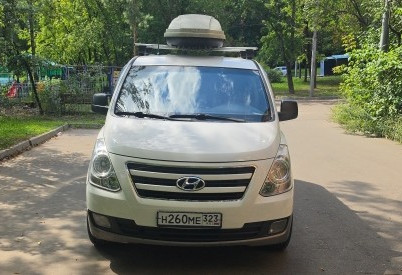 Аренда hyundai h-1 2012 года в городе Москва Нагорная от 5600 руб./сутки, задний привод, двигатель: дизель, объем 2.5 литров, ОСАГО (Впишу в полис), без водителя, недорого - RentRide