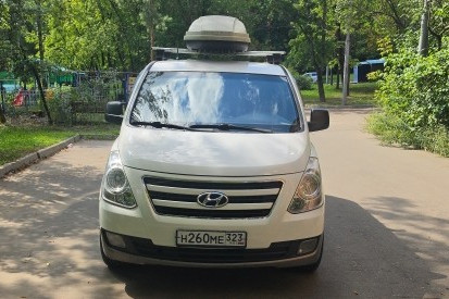 Прокат авто hyundai h-1 2012 года в городе Москва Нагорная от 5600 руб./сутки, задний привод, двигатель: дизель, объем 2.5 литров, ОСАГО (Впишу в полис), без водителя, недорого - RentRide