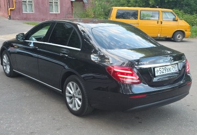 Аренда mercedes-benz e-klass бизнес класса 2020 года в городе Москва Нагорная от 6400 руб./сутки, задний привод, двигатель: дизель, объем 2 литра, ОСАГО (Впишу в полис), без водителя, недорого, вид 3 - RentRide