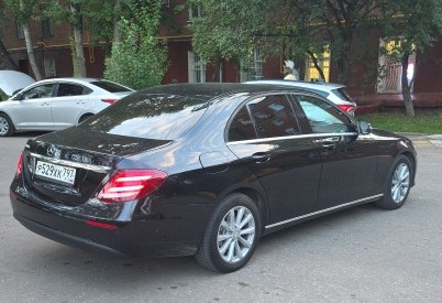 Аренда mercedes-benz e-klass бизнес класса 2020 года в городе Москва Нагорная от 6400 руб./сутки, задний привод, двигатель: дизель, объем 2 литра, ОСАГО (Впишу в полис), без водителя, недорого, вид 4 - RentRide
