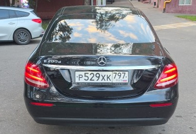 Аренда mercedes-benz e-klass бизнес класса 2020 года в городе Москва Нагорная от 6400 руб./сутки, задний привод, двигатель: дизель, объем 2 литра, ОСАГО (Впишу в полис), без водителя, недорого, вид 6 - RentRide