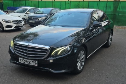 Прокат авто mercedes-benz e-klass бизнес класса 2020 года в городе Москва Нагорная от 6400 руб./сутки, задний привод, двигатель: дизель, объем 2 литра, ОСАГО (Впишу в полис), без водителя, недорого - RentRide