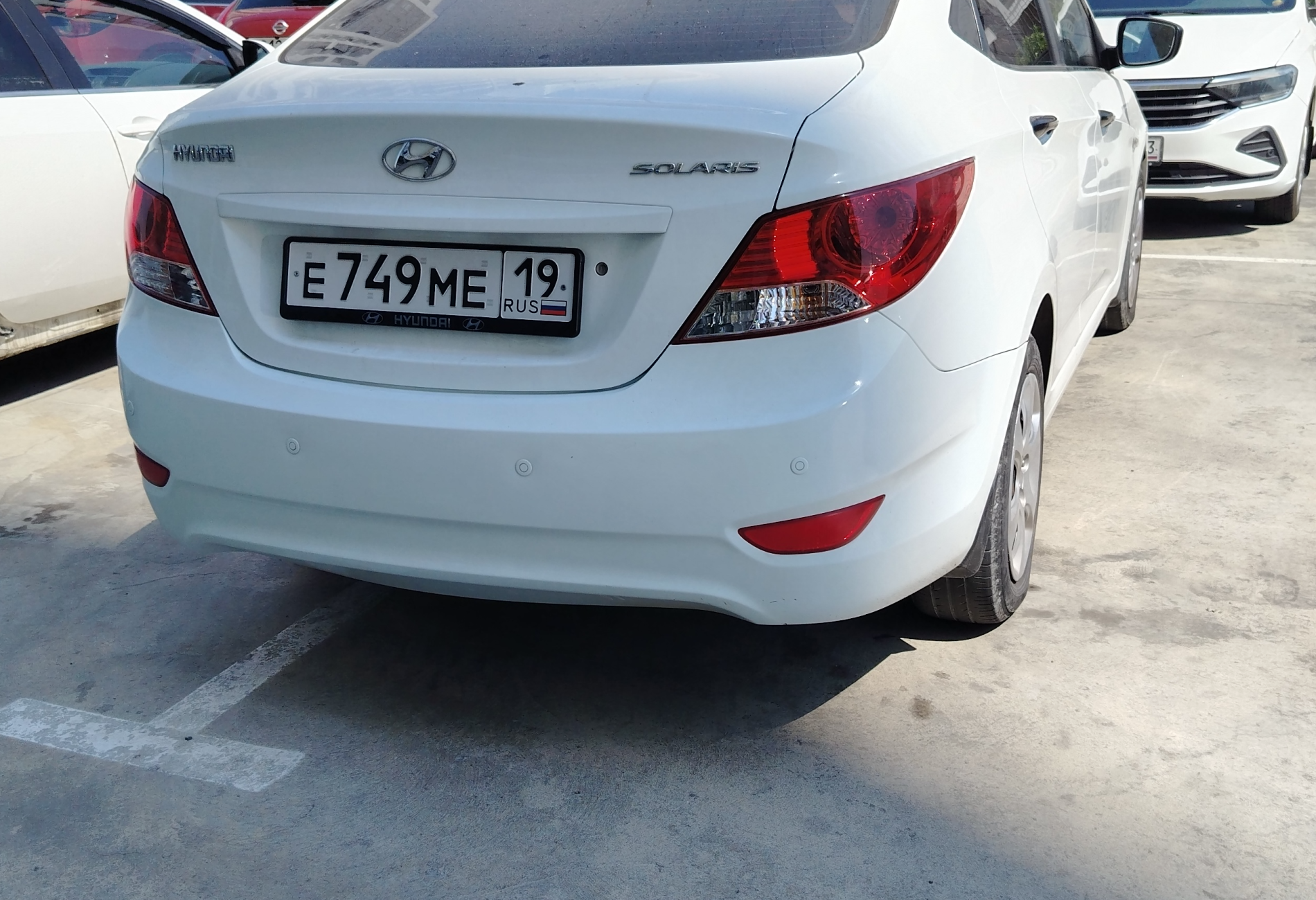 Аренда hyundai solaris эконом класса 2013 года в городе Москва от 1600 руб./сутки, передний привод, двигатель: бензин, объем 1.4 литра, ОСАГО (Впишу в полис), без водителя, недорого, вид 2 - RentRide