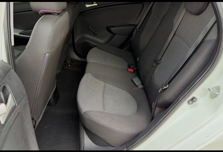 Аренда hyundai solaris эконом класса 2013 года в городе Москва от 1600 руб./сутки, передний привод, двигатель: бензин, объем 1.4 литра, ОСАГО (Впишу в полис), без водителя, недорого, вид 7 - RentRide