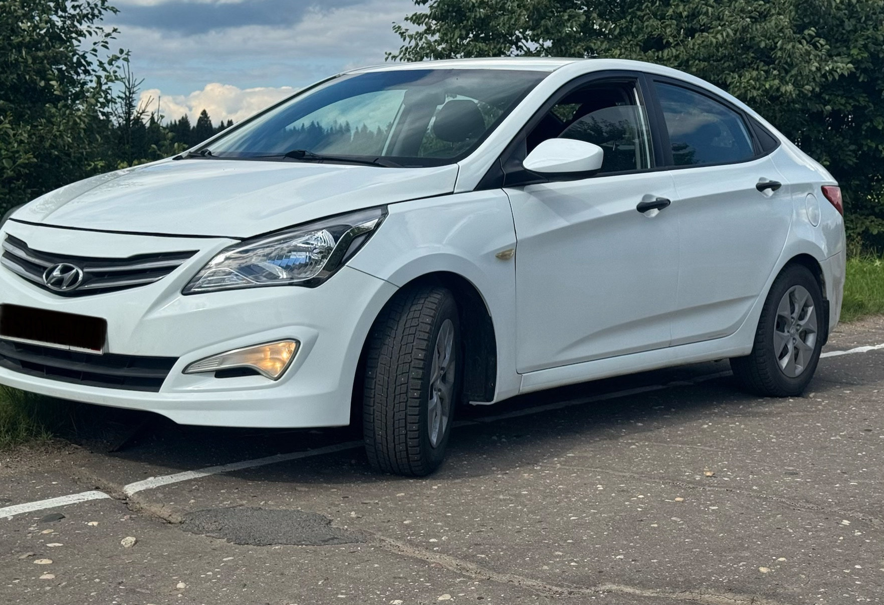 Аренда hyundai solaris эконом класса 2014 года в городе Москва Бауманская от 2400 руб./сутки, передний привод, двигатель: бензин, объем 1.4 литра, ОСАГО (Впишу в полис), без водителя, недорого, вид 7 - RentRide