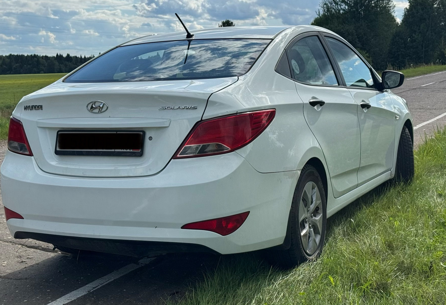 Аренда hyundai solaris эконом класса 2014 года в городе Москва Бауманская от 2400 руб./сутки, передний привод, двигатель: бензин, объем 1.4 литра, ОСАГО (Впишу в полис), без водителя, недорого, вид 6 - RentRide