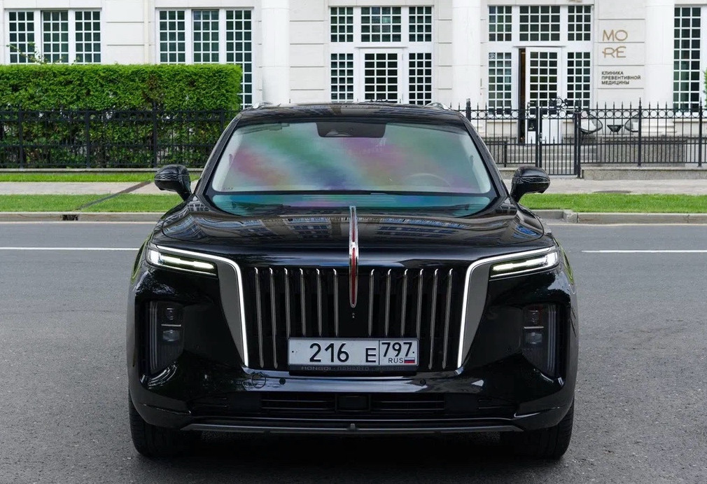 Аренда hongqi e-hs9 премиум класса 2021 года в городе Москва Домодедовская от 17000 руб./сутки, полный привод, двигатель: электро, без водителя, недорого, вид 3 - RentRide