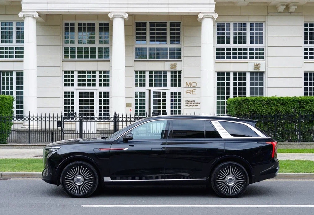 Аренда hongqi e-hs9 премиум класса 2021 года в городе Москва Домодедовская от 17000 руб./сутки, полный привод, двигатель: электро, без водителя, недорого, вид 2 - RentRide