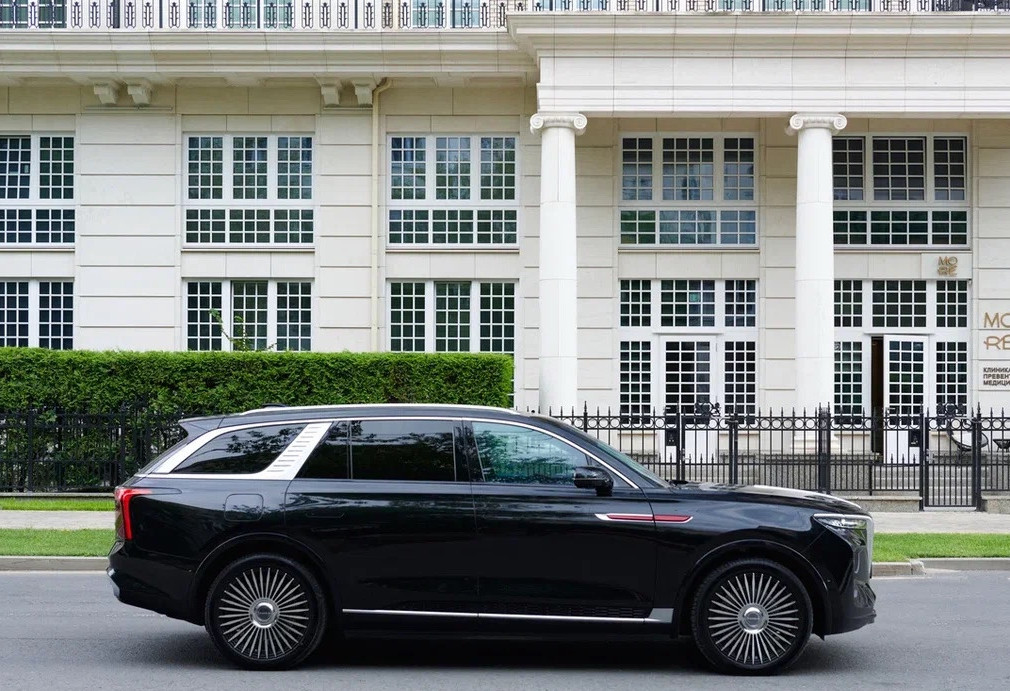 Аренда hongqi e-hs9 премиум класса 2021 года в городе Москва Домодедовская от 17000 руб./сутки, полный привод, двигатель: электро, без водителя, недорого, вид 4 - RentRide