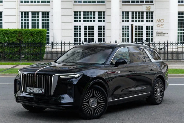 Прокат авто hongqi e-hs9 премиум класса 2021 года в городе Москва Домодедовская от 17000 руб./сутки, полный привод, двигатель: электро, без водителя, недорого - RentRide