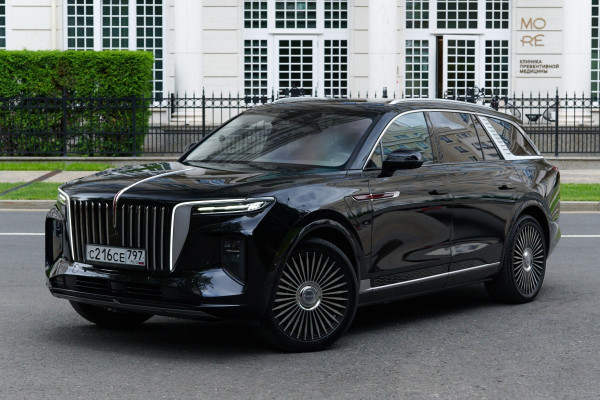 Прокат авто hongqi e-hs9 премиум класса 2021 года в городе Москва Домодедовская от 17000 руб./сутки, полный привод, двигатель: электро, без водителя, недорого - RentRide