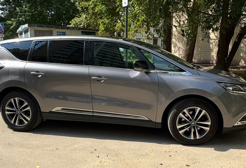 Аренда renault espace эконом класса 2018 года в городе Москва Бабушкинская от 6800 руб./сутки, передний привод, двигатель: дизель, объем 2.5 литров, ОСАГО (Впишу в полис), без водителя, недорого - RentRide