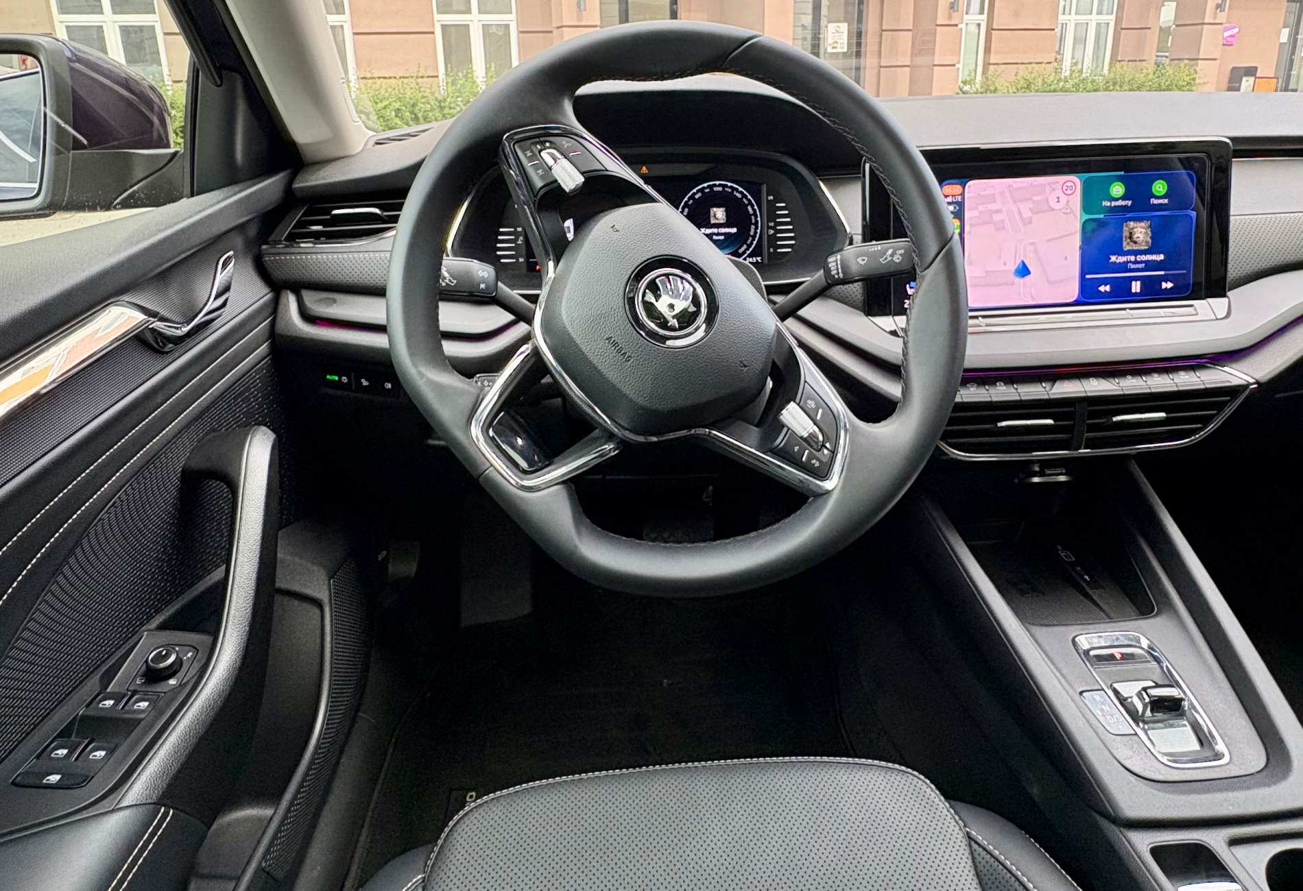 Аренда skoda octavia эконом класса 2021 года в городе Москва от 4400 руб./сутки, передний привод, двигатель: бензин, объем 1.4 литра, каско (Впишу в полис), ОСАГО (Мультидрайв), без водителя, недорого, вид 2 - RentRide